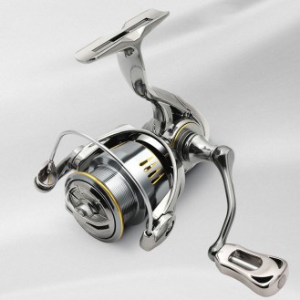 Lightweight Carbon Fiber Spinning Reel for Freshwater and Saltwater